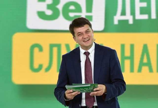 "Слугой" правят теневики? Украинцам приготовили "позорное" решение по "единщикам"