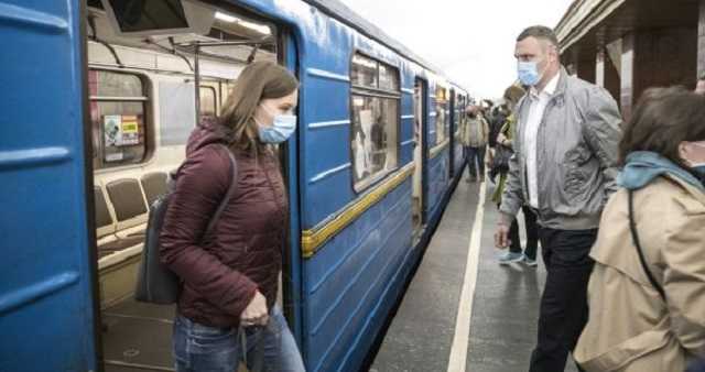 Киев усиливает контроль масочного режима в метро