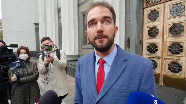 "Бил ногами по голове!": нардеп Юрченко заявил, что его избил нардеп Лерос