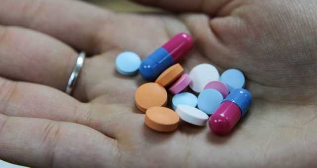 Лікар-інфекціоніст: Чому при COVID-19 антибіотики заборонені в перші 5-6 діб?