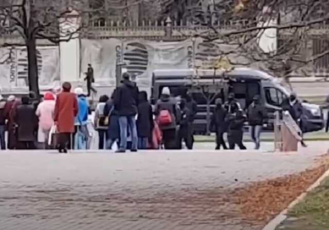 В Минске силовики задерживают протестующих медиков