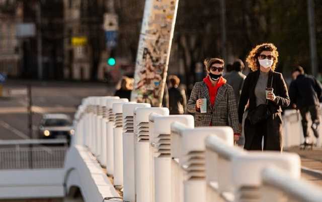 Отмена массовых мероприятий и масочный режим: Литва усилила карантин