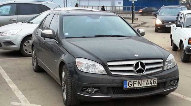 Верховная Рада не будет рассматривать законопроекты о доступной растаможке: что будет с "евробляхами"