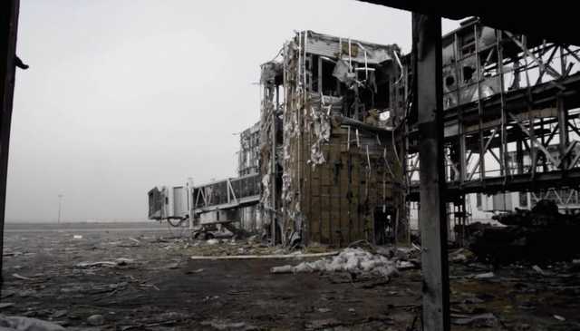 Російські окупанти ріжуть конструкції донецького аеропорту на металобрухт