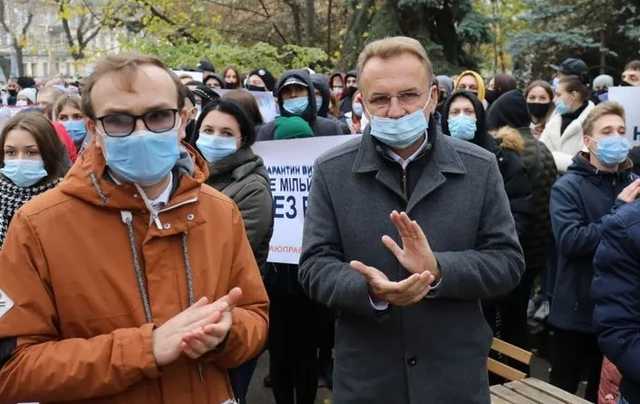 Садовый назвал карантин выходного дня глупостью и отказался выполнять решение Кабмина