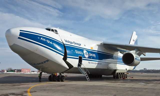 В РФ грузовой Ан-124 получил повреждения при аварийной посадке