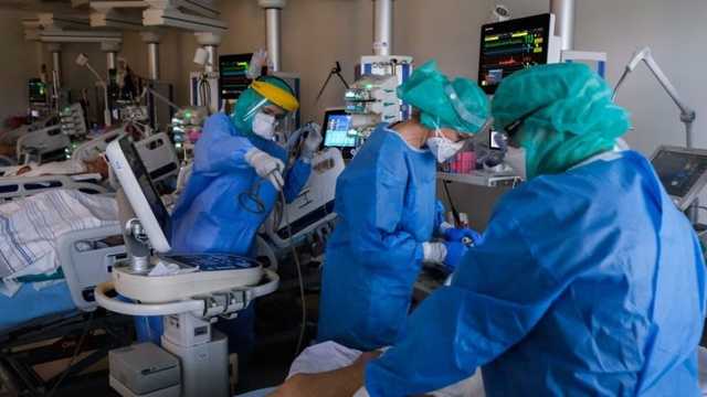 22 тисячі випадків на день. Пандемія у Польщі вийшла з-під контролю - ЗМІ