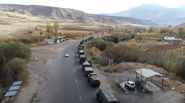 Российские миротворцы под прикрытием авиации въехали в Степанакерт