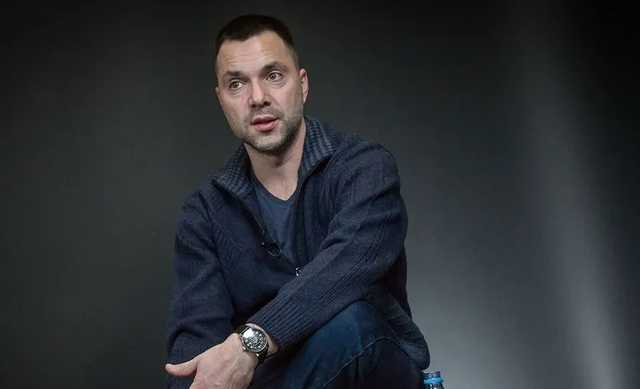 Арестович похвастался 33 боевыми выходами в зоне ООС и семью наградами