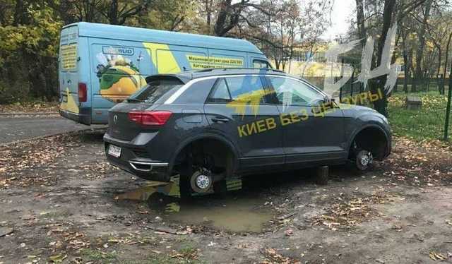 В Киеве наказали «героя парковки» на элитном авто