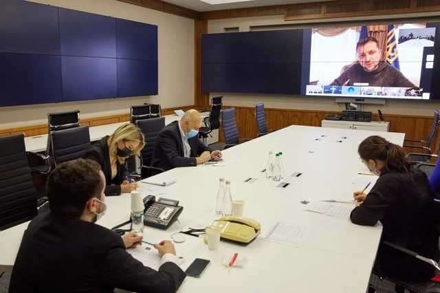 Зеленский одобрил карантин выходного дня и пообещал помочь украинцам