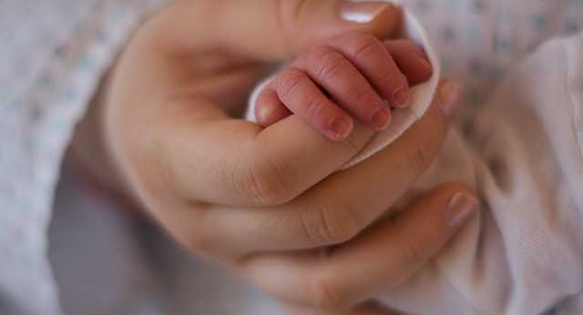 В Киеве женщина родила в машине, не успев доехать в роддом