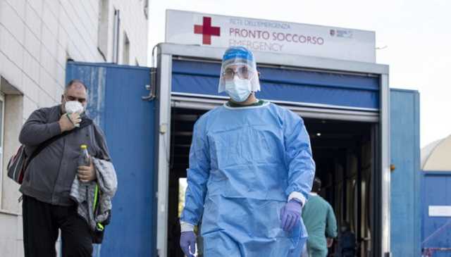 Италия просит прислать врачей со всего мира для борьбы с COVID-19