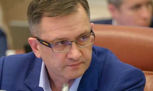 В "Слуге народа" после обвинений в коррупции назвали советника Ермака алкоголиком
