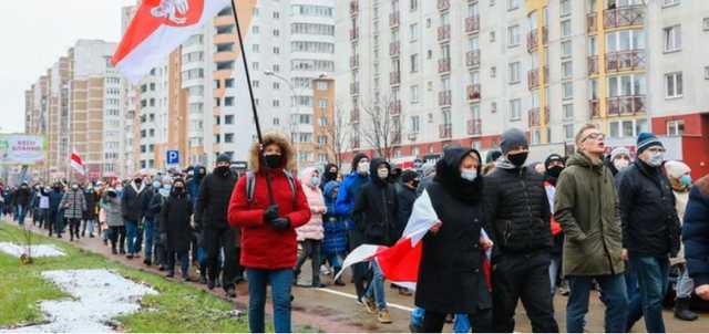 В Минске силовики применяют спецсредства, но демонстранты не расходятся
