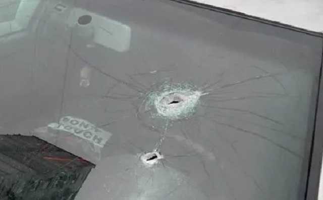 В Киеве неизвестные обстреляли автомобиль