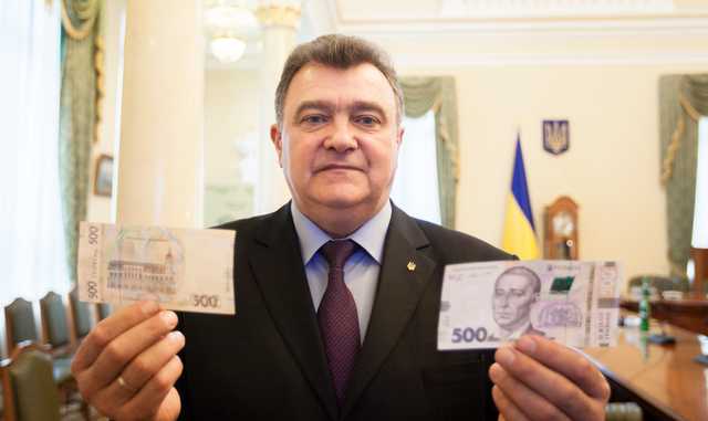 Руководитель денежного департамента Нацбанка хранит сбережения в долларе