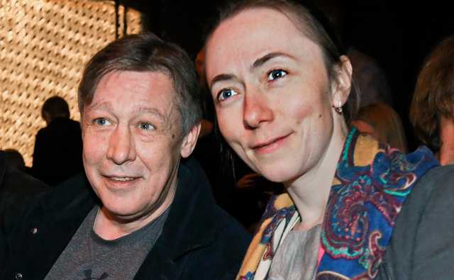 Может, обойдется: жена Ефремова не подтвердила развод с актером