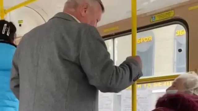 В Одессе мужчина угрожал посадить в тюрьму пенсионерку из-за украинского языка