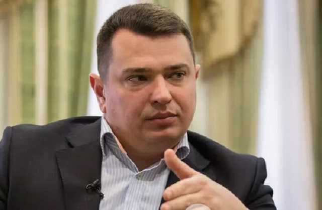 Кабмин предложил разрешить Раде увольнять директора НАБУ