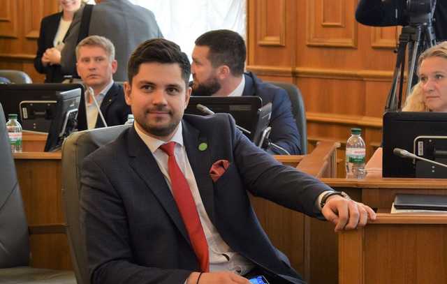 "Є зрадники всередині": "слуга народу" анонсував серйозні зміни у фракції