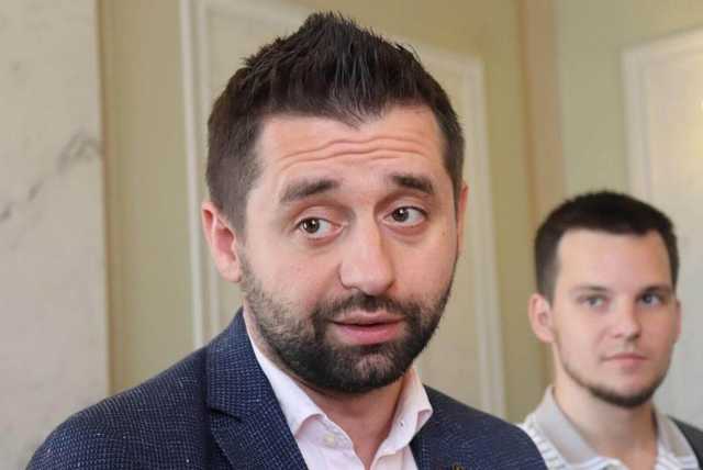 Два миллиона украинцев могут получить 8 тыс. грн компенсации из-за локдауна, - Арахамия