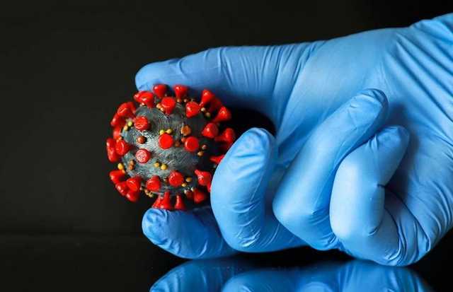 Кому COVID не страшен: врач объяснил, кто смело может контактировать с больным