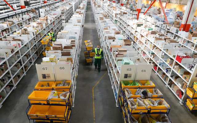 Во Франции после месячного локдауна открылись магазины