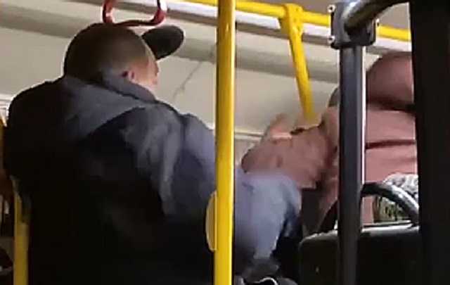 В киевской маршрутке пассажиры снова подрались из-за маски