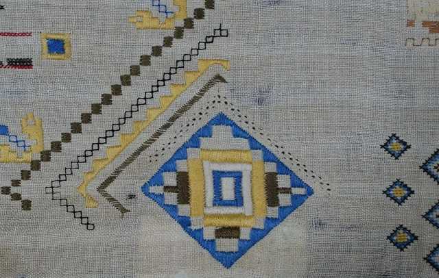 Украинцам показали раритетный рушник, вышитый узницами ГУЛАГа