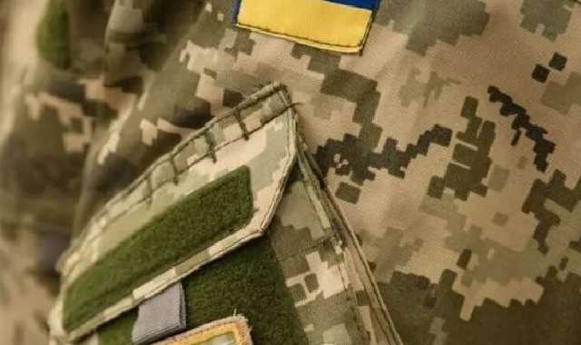 В зоне ООС контрактник избил и поджег товарища из-за денег – ГБР