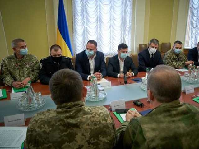 Врут президенту прямо в глаза: переписка главы комитета по нацбезопасности с помощницей Зеленского