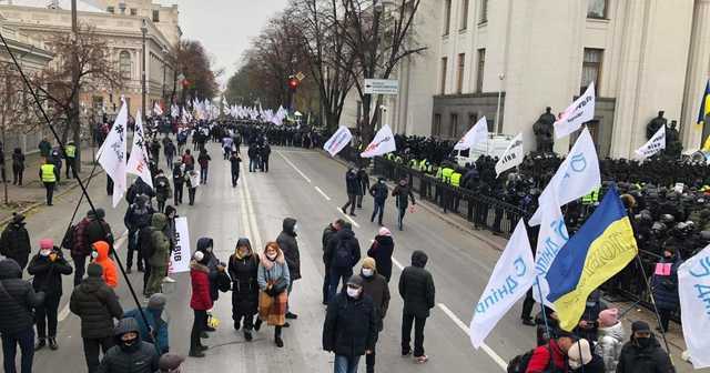 В Киеве митингующие перекрыли улицу Грушевского