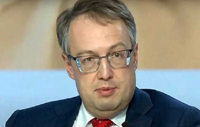 "Колосальне ухилення від сплати податків": про причину низьких зарплат медиків розповіли в МВС