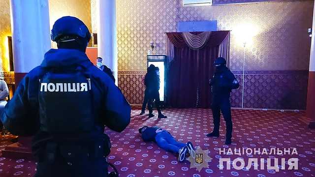 Полиция вместе со спецназом закрыла в Николаеве два подпольных игорных заведения