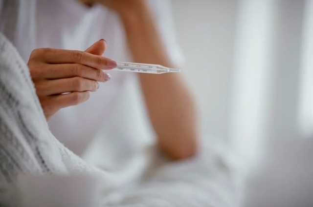 Украинский врач пояснил, почему температуру 37 нужно сбивать