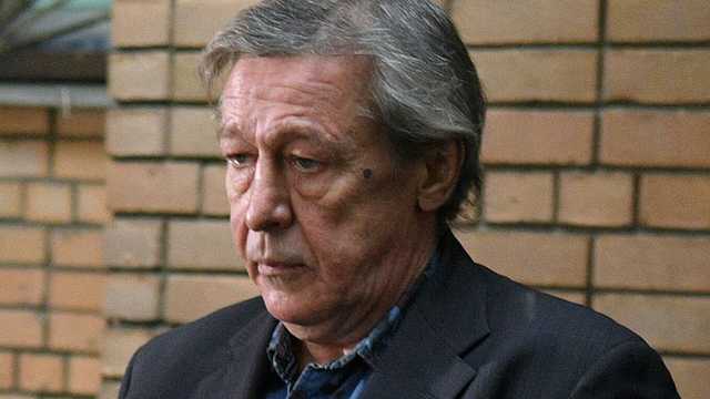 «Обещал, но ничего не сделал»: Михаила Ефремова обвинили в обмане