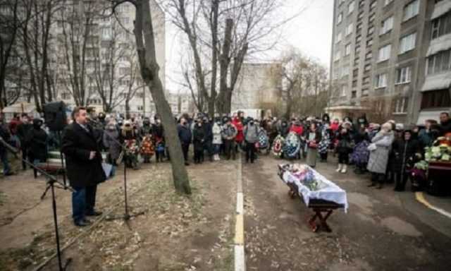В Беларуси на похоронах активиста задержали ведущего траурной церемонии