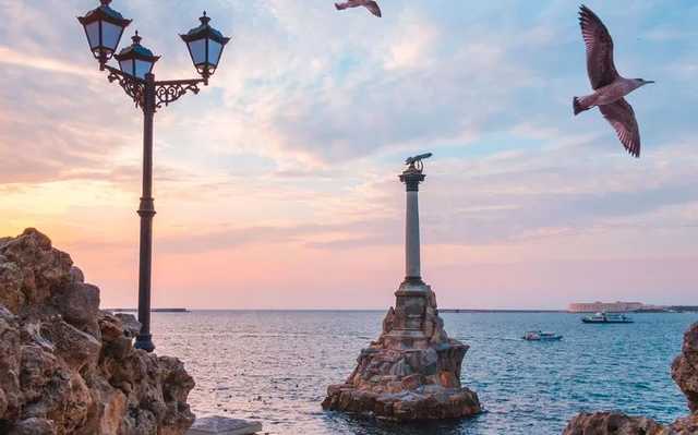 В оккупированном Севастополе Сталин и Ленин "поздравили" горожан с Новым годом