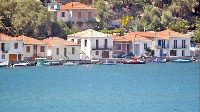 В Греции для всех туристов введут 10-дневный карантин при въезде в страну