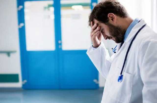 Украинские хирурги зарабатывают меньше польских санитарок: назревает коллапс медицины