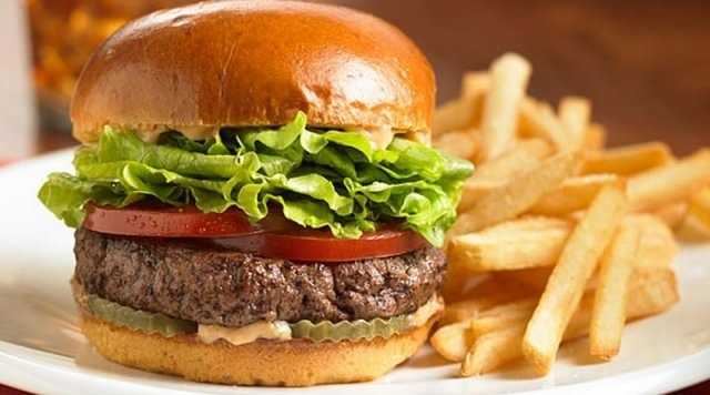 В украинских школах с 1 января запретят продавать фаст-фуд