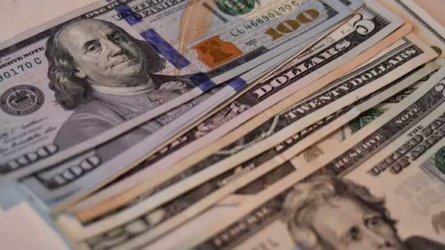 Впервые за три месяца курс доллара упал ниже 28 гривень