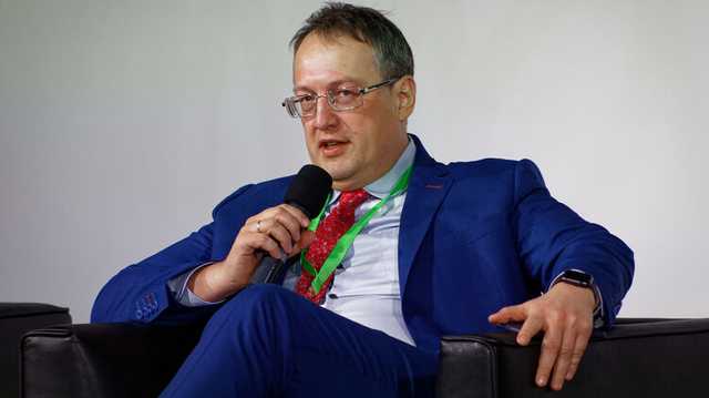 Антон Геращенко призвал поднять зарплаты полицейским