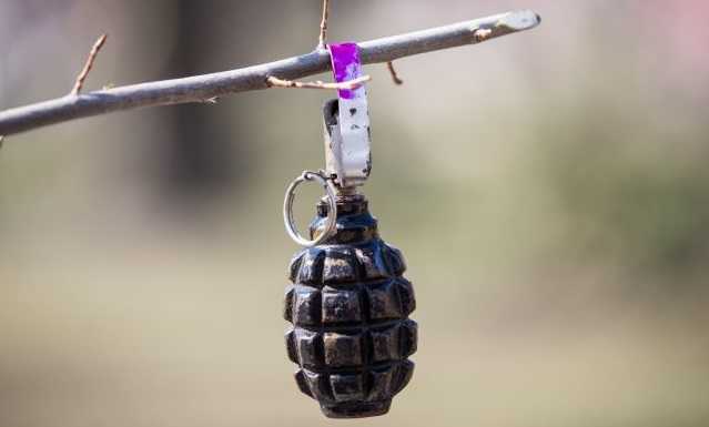 В Броварах мужчина гранатой угрожал семье