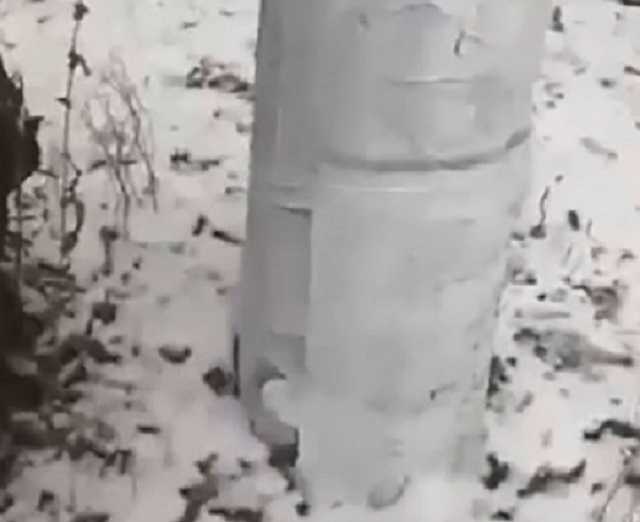 Хваленое российское "качество": под Москвой опору ЛЭП починили скотчем и картоном