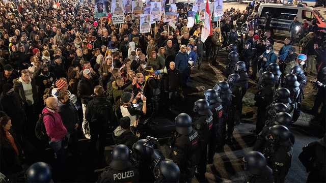 Лідер антикарантинних протестів Німеччини потрапив у реанімацію з коронавірусом