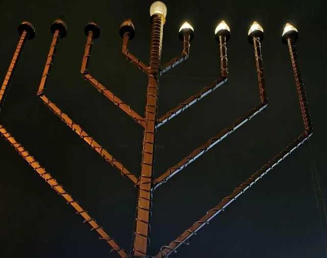 В Киеве осквернили еще один ханукальный светильник