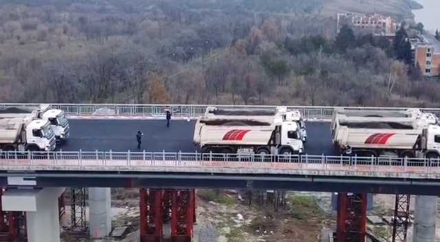 Запорожские дорожники показали видео испытаний нового моста