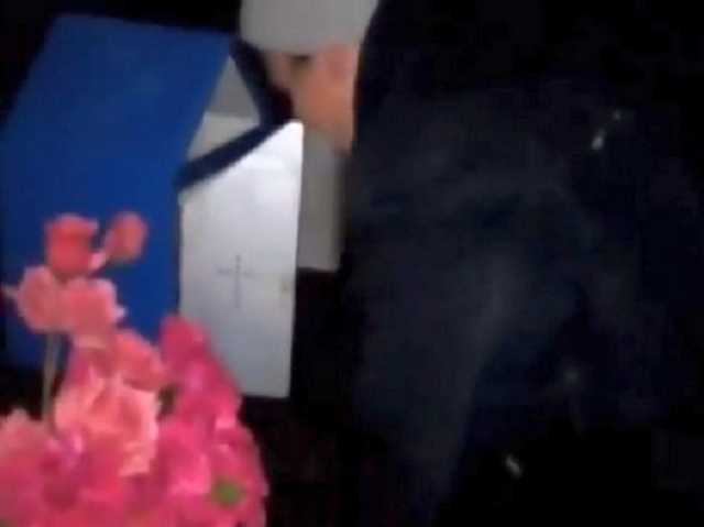 Подростки цинично развлеклись на кладбище и похвастались этим в сети